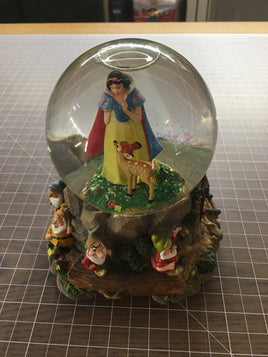 1990s Vintage Disney  Snow White & The Seven Dwaves Musical Snowglobe US Seller